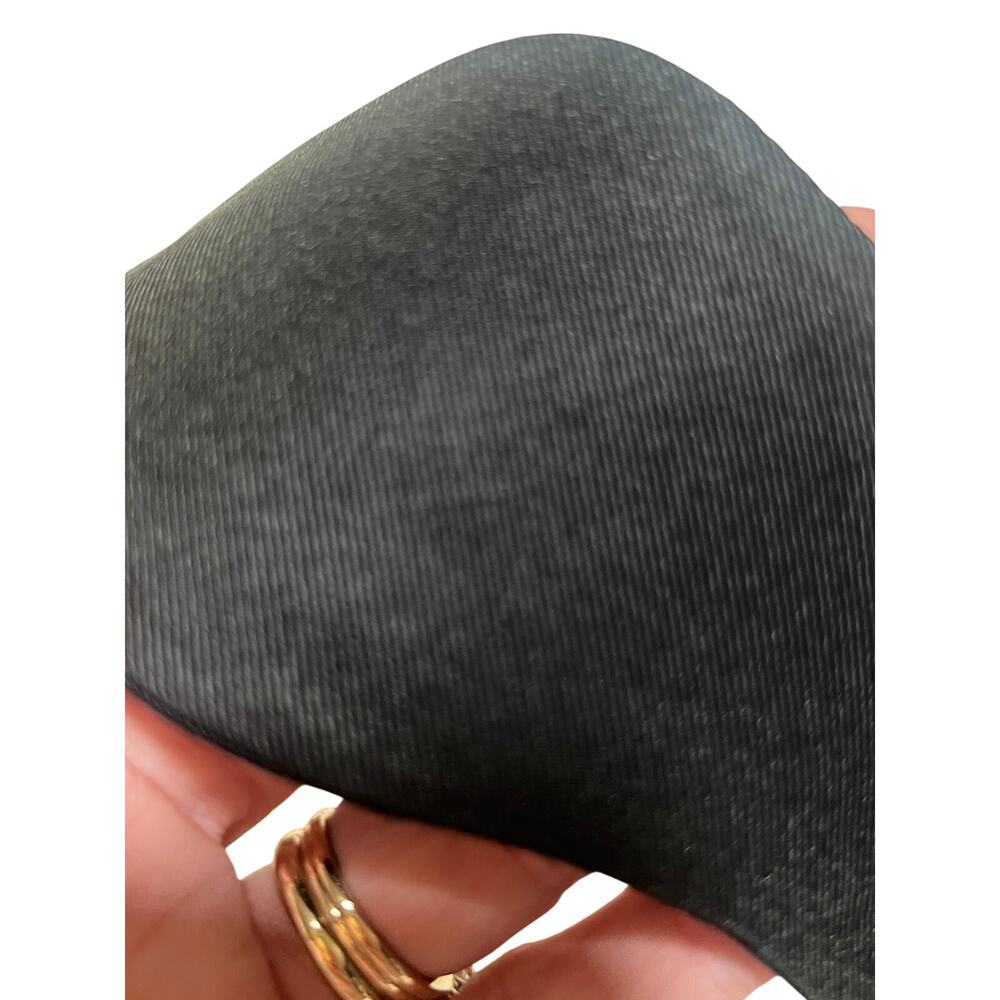 Tommy Hilfiger Black 100% Silk Bow Tie Adjustable 13 3/4 - 18 - Picture 2 of 5